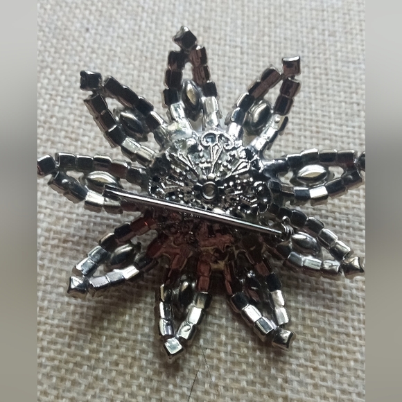 Weiss VTG Faux Pearls Rhinestones Unique Signed Mid-Century  Brooch - Picture 15 of 16